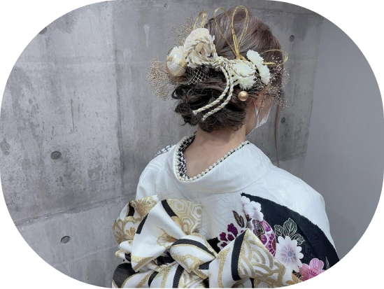 着付けとヘアセットを承ります。